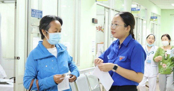 TPHCM: Người cao tuổi được cấp BHYT miễn phí cần làm gì khi thẻ hết hạn?