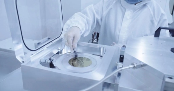 Trung Quốc vượt mặt Elon Musk: Người đàn ông bại liệt điều khiển robot và đi làm lại bằng ý nghĩ