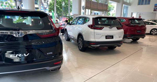 Đề xuất giảm lệ phí đăng ký ô tô: Chưa đủ kích sức mua