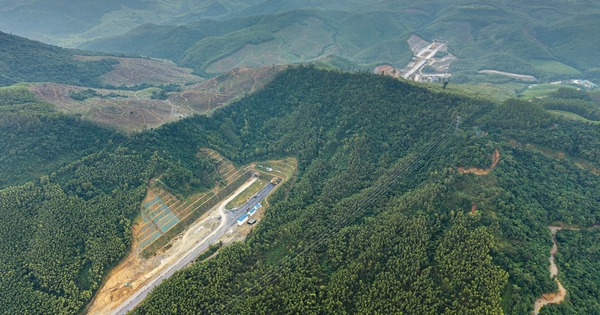 Hơn 4.000 người, 1.750 máy móc vượt thách thức chưa từng có, giúp đoạn tuyến quy mô lớn nhất cao tốc Bắc - Nam vượt tiến độ