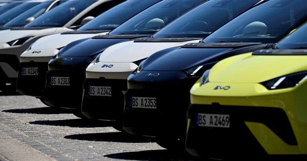 Một hãng xe điện Trung Quốc tăng doanh số 200% ở châu Âu - có phải đây là lý do EU vội vàng gỡ bỏ lệnh cấm xe xăng?