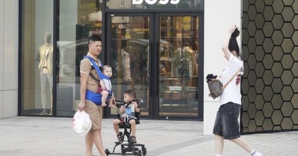 Tỷ suất sinh của Việt Nam rơi xuống mức thấp lịch sử, chuyên gia cảnh báo có thể sẽ giảm tiếp trong gần 5 thập kỷ tới