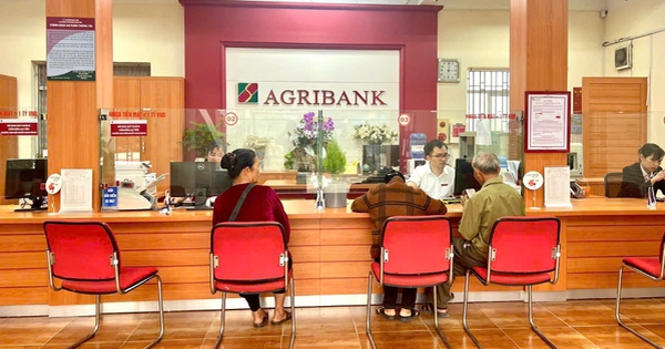 Hưng Yên: Nhân viên Agribank chủ động trì hoãn yêu cầu rút 5 sổ tiết kiệm của bà cụ, hôm sau nhận được thư cảm ơn