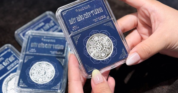 Giá bạc hôm nay neo cao trên 74 triệu đồng/kg