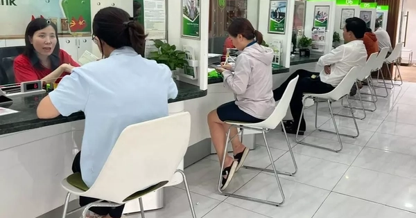 Lý do người dân ồ ạt gửi tiền ngân hàng