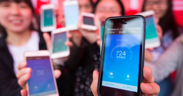 Được khen trên bảng LED hay bị cấm lên tàu cao tốc: Người Trung Quốc phản hồi việc chấm điểm như thế nào?