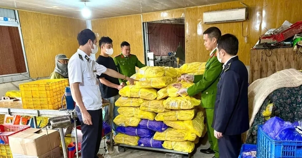 Phát hiện hơn 700 kg chân gà bẩn chuẩn bị tuồn ra thị trường dịp giáp Tết