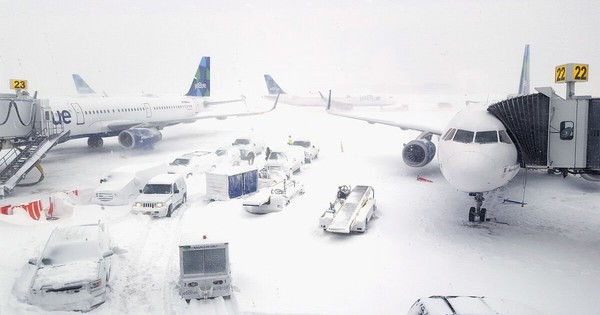 1.800 chuyến bay bị hủy chỉ trong 1 ngày: Hàng không Mỹ tiếp tục đón tin dữ!