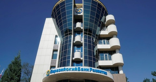 Châu Âu bất ngờ giải phóng 600 triệu USD tài sản đóng băng của tổ chức tài chính liên quan mật thiết đến Nga