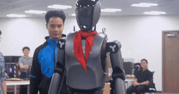 Một công ty người máy của tỷ phú Phạm Nhật Vượng vừa đạt bước tiến lớn: Robot đã có thể di chuyển ở tốc độ tương đương con người