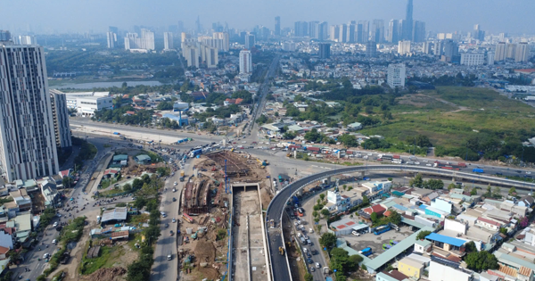 Công trường sôi động trước thềm năm mới