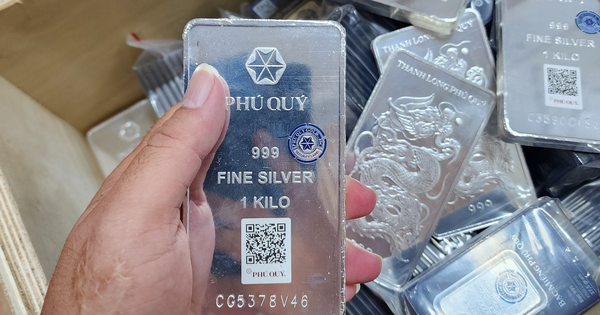 Loạn giá bạc 'sang tay'