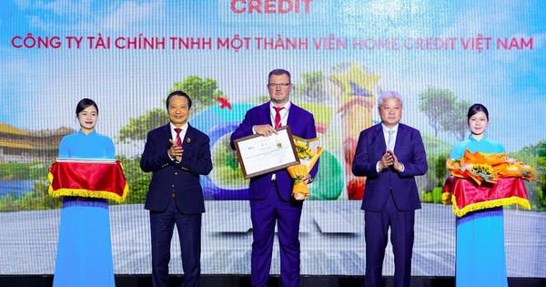 Home Credit lọt top 10 Doanh nghiệp Bền vững lĩnh vực Thương mại - Dịch vụ