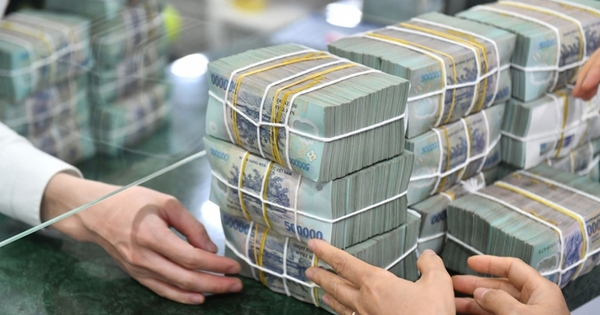 Một ngân hàng áp dụng lãi suất tiết kiệm 7,3%/năm cho kỳ hạn 6 tháng với số tiền chỉ từ 50 triệu đồng