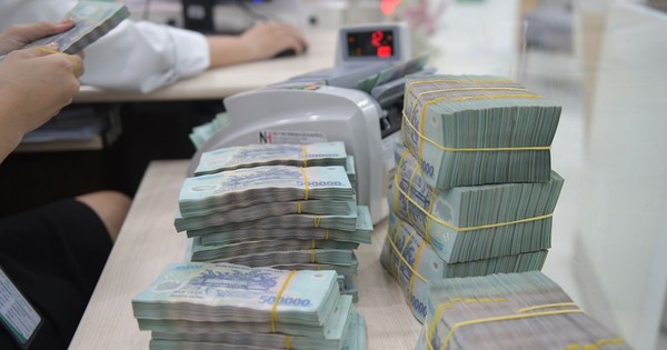 Ngân hàng tất tay 'săn khách' gửi tiền lãi suất cao