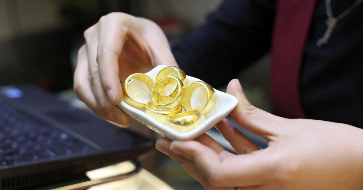 Giá vàng miếng SJC tăng sát mức 156 triệu đồng/lượng