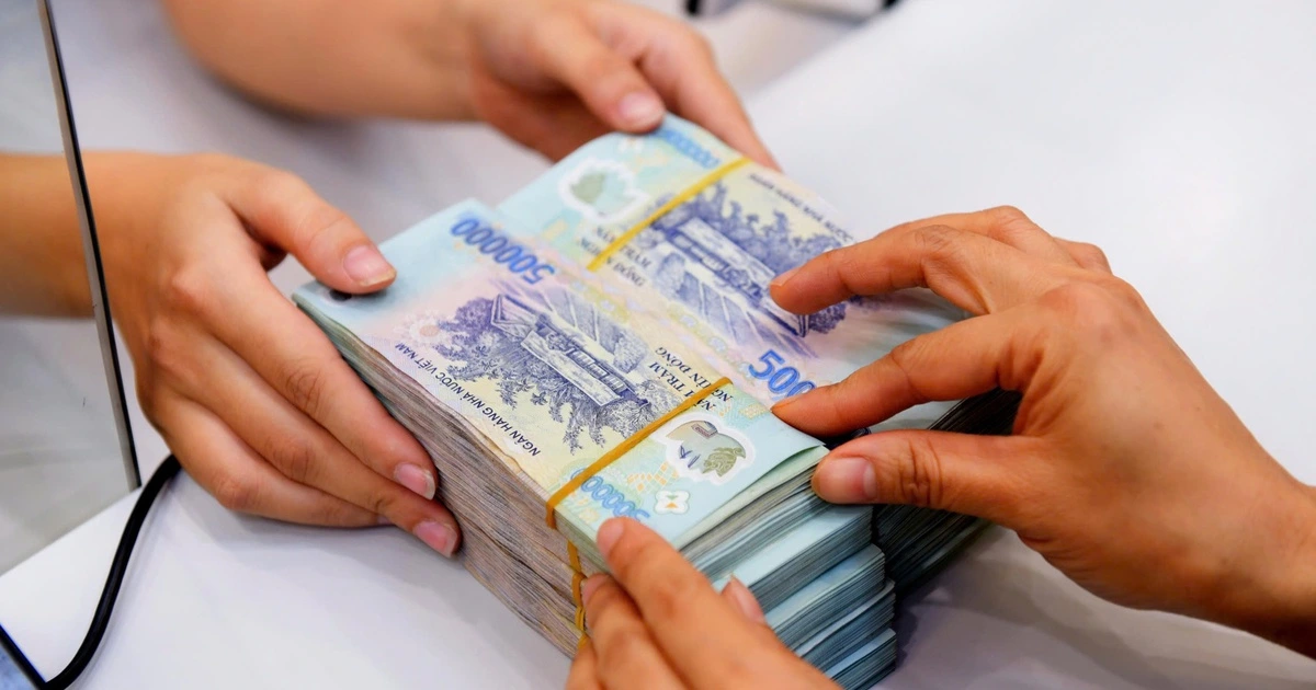 Tài khoản ít tiền bị thu phí quản lý