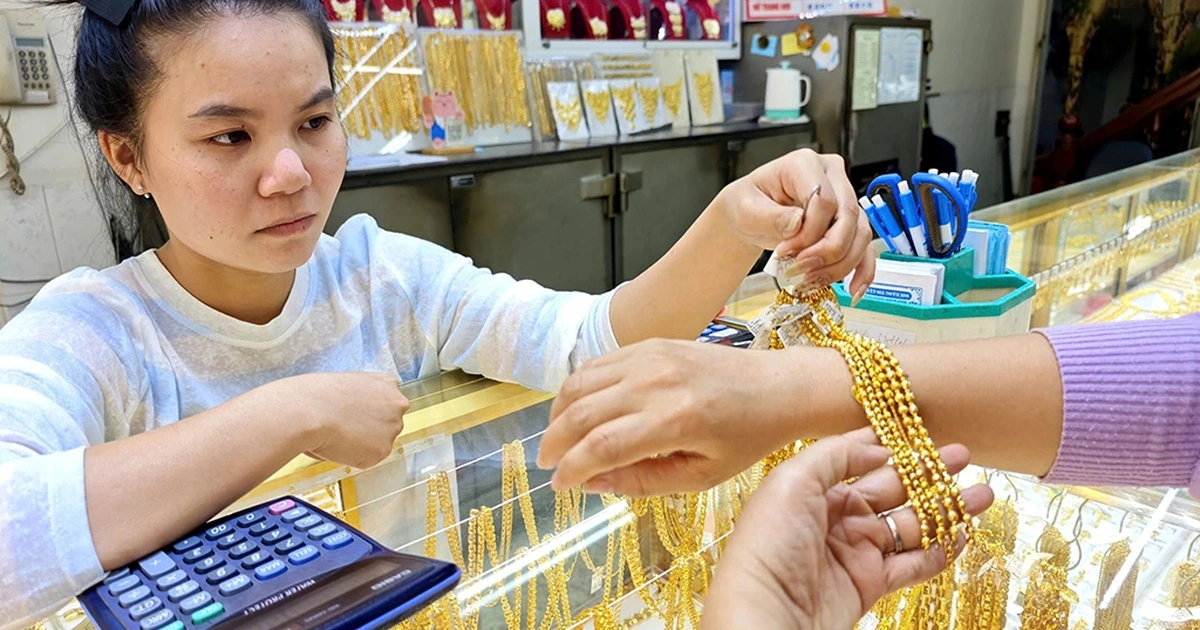 Tháo 'vòng kim cô' cho vàng nữ trang