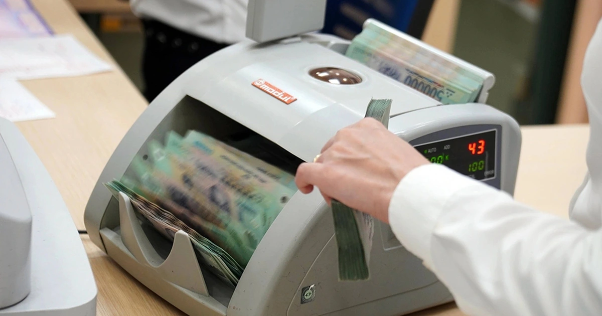 Ngân hàng đua tăng lãi suất tiết kiệm