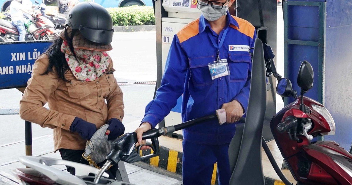 Giá xăng dầu giảm mạnh