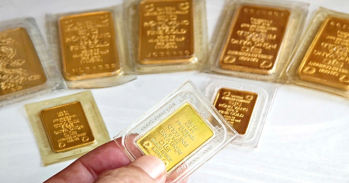 Giá vàng hôm nay 15.12.2025: Neo ở mức cao kỷ lục