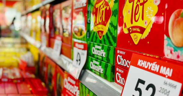 Còn hơn 1 tháng mới đến Tết Bính Ngọ 2026, các siêu thị đã 'tổng lực' kích cầu, có nơi giảm mạnh 50% - giá trị hàng hóa tích trữ lên đến 26.000 tỷ đồng