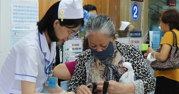 Sắp xếp các cơ sở y tế, quyền lợi BHYT của người dân TPHCM được thực hiện thế nào?