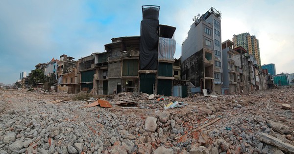 Thi công xuyên Tết, cắt gọt nhà mặt phố Đê La Thành để mở rộng đường Vành đai 1