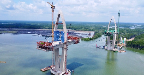 Cây cầu gần 5.000 tỷ đồng nối hai tỉnh giàu bậc nhất Việt Nam sẽ hợp long trong năm nay