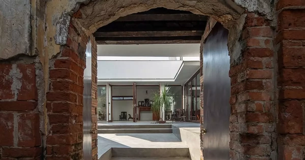 Ngôi nhà với chiếc cổng đặc biệt ở làng Ngọc Hồi