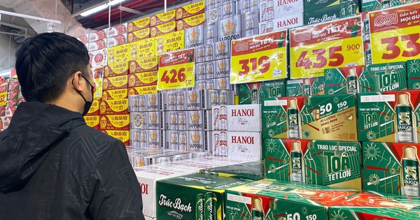 Bia Tết giảm giá sớm, ế khách dù bốc thăm tặng tiền, vé xem Word Cup 2026