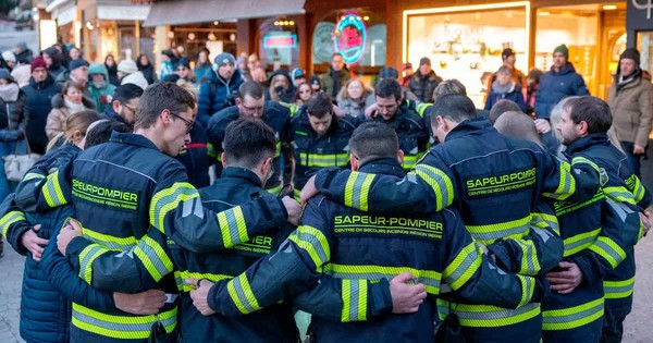 Thuỵ Sĩ bao trùm trong tang thương: Đội cứu hỏa cùng bật khóc khi tưởng niệm các nạn nhân mình không thể cứu sống