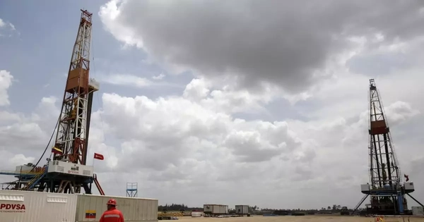 Hàng tỷ đô la Mỹ cũng khó vực dậy nhanh ngành dầu mỏ Venezuela