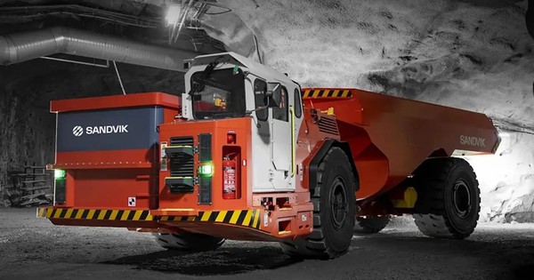 Phát hiện 10 xe tải 50 tấn không người lái, không tiếng động, di chuyển như xe F1, âm thầm khai thác kho báu 62 nghìn tỷ đồng