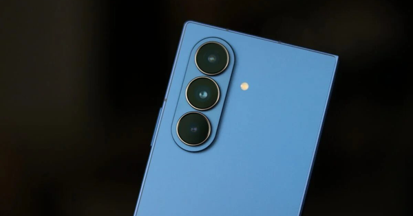 Chúng ta lại chê nhầm Samsung rồi, họ đang "bắt chước" điện thoại Trung Quốc nhưng không nói ra mà thôi