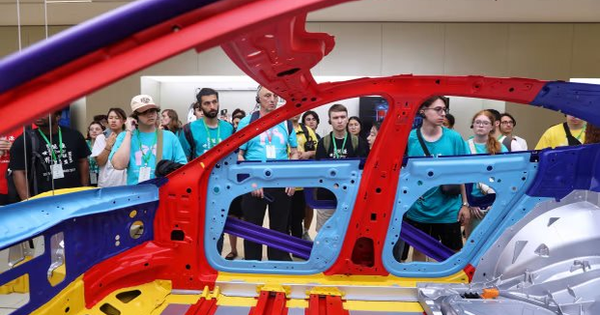 Nhà máy xe điện Xiaomi khiến cả Trung Quốc phát cuồng: 100.000 người tranh 200 suất tham quan