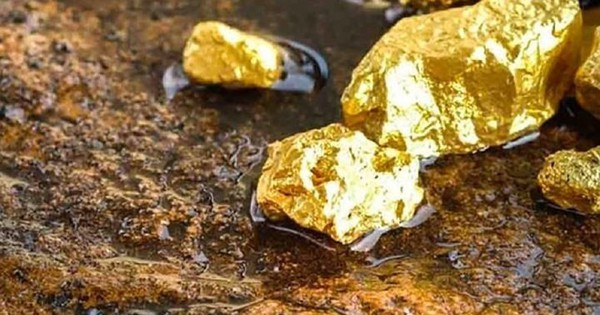 Giá vàng, bạc, kim loại đồng loạt tăng nóng, một nhóm cổ phiếu tưng bừng "mở tiệc"