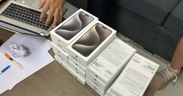 Hải quan thanh lý hàng nghìn chiếc iPhone là tang vật vi phạm hành chính, giá trung bình 800.000 đồng/chiếc