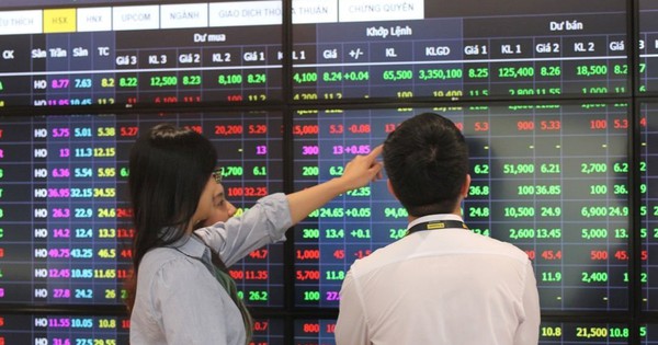 Chứng khoán tuần qua: Tâm điểm cổ phiếu Big4, dầu khí; VN-Index lập đỉnh lịch sử