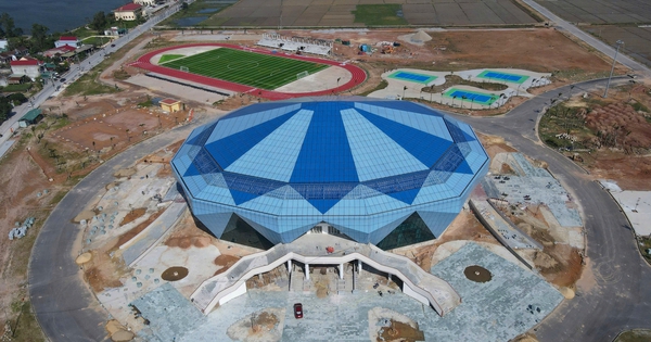 Nhà thi đấu hình kim cương xanh 340 tỉ đồng gây chú ý ở Quảng Trị