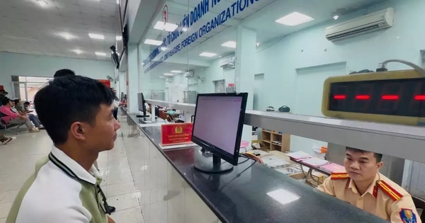 TP.HCM giảm lệ phí biển số ô tô từ 20 triệu xuống 14 triệu đồng