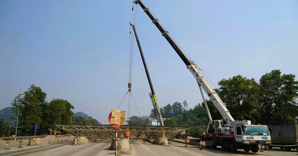 Tháo dỡ trạm thu phí BOT bỏ hoang 9 năm trên quốc lộ