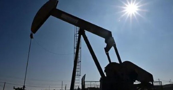 EU hạ trần giá dầu thô Nga