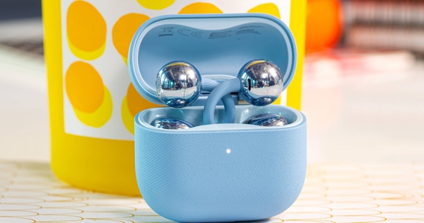 Mẫu tai nghe thiết kế lạ mắt, giá 5 triệu đồng