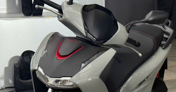 "Vua xe ga" Honda SH 160i 2026 bản cao cấp nhất về Việt Nam: Giá hơn 104 triệu, có một nâng cấp siêu "đáng tiền"