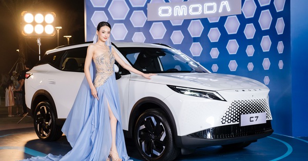 Omoda C7 chính thức nhận cọc tại Việt Nam: Giá dự kiến từ 839 triệu đồng, quyết đấu Mazda CX-5 bằng cấu hình PHEV và bảo hành 1 triệu km