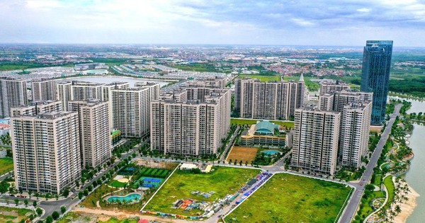 Cứ 3 người mua chung cư thì có đến 2 người mua để đầu tư, đầu cơ...kỳ vọng giá sẽ còn tăng nữa khiến nhiều dự án giá cao nhưng vẫn "cháy hàng"