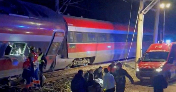 Hai tàu cao tốc đâm vào nhau ở Tây Ban Nha, ít nhất 21 người thiệt mạng