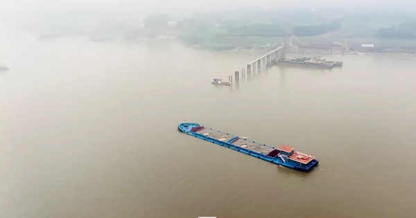 Cận cảnh công trường cầu Vân Phúc hơn 3.400 tỷ đồng vượt sông Hồng