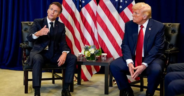 Ông Trump dọa áp thuế 200% ‘đặc sản’ của Pháp, cổ phiếu loạt ông lớn lao dốc, thị trường chìm trong sắc đỏ